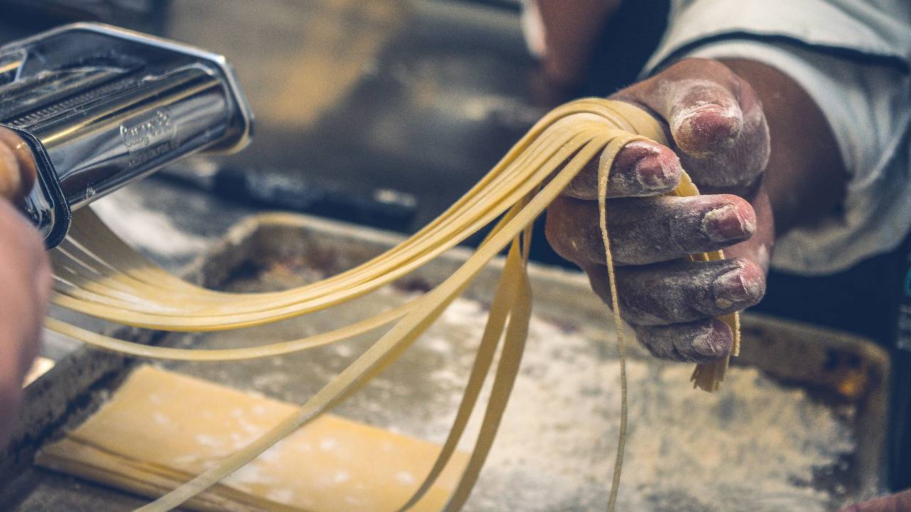 pasta e patate con cozze e pesto