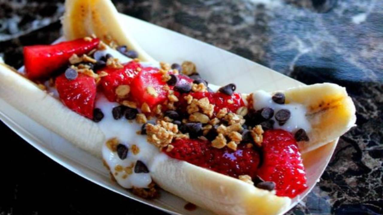 banana split allo yogurt ricetta veloce