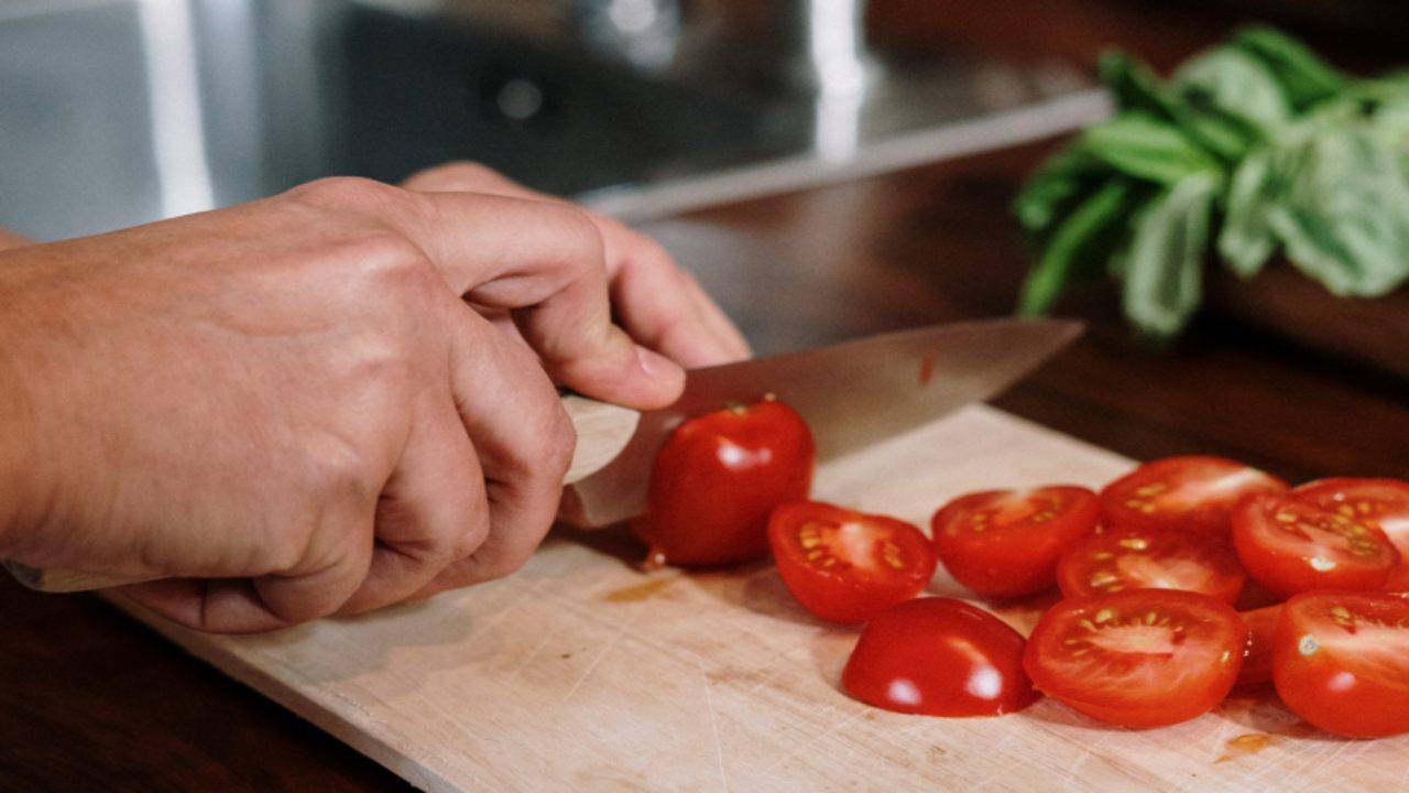 pomodoro buccia si o no