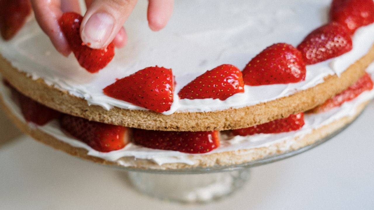 Torta fragole e crema: la ricetta