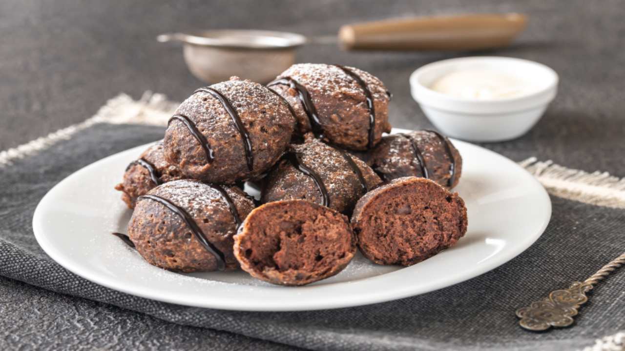 Frittelle dolci al cacao e pere