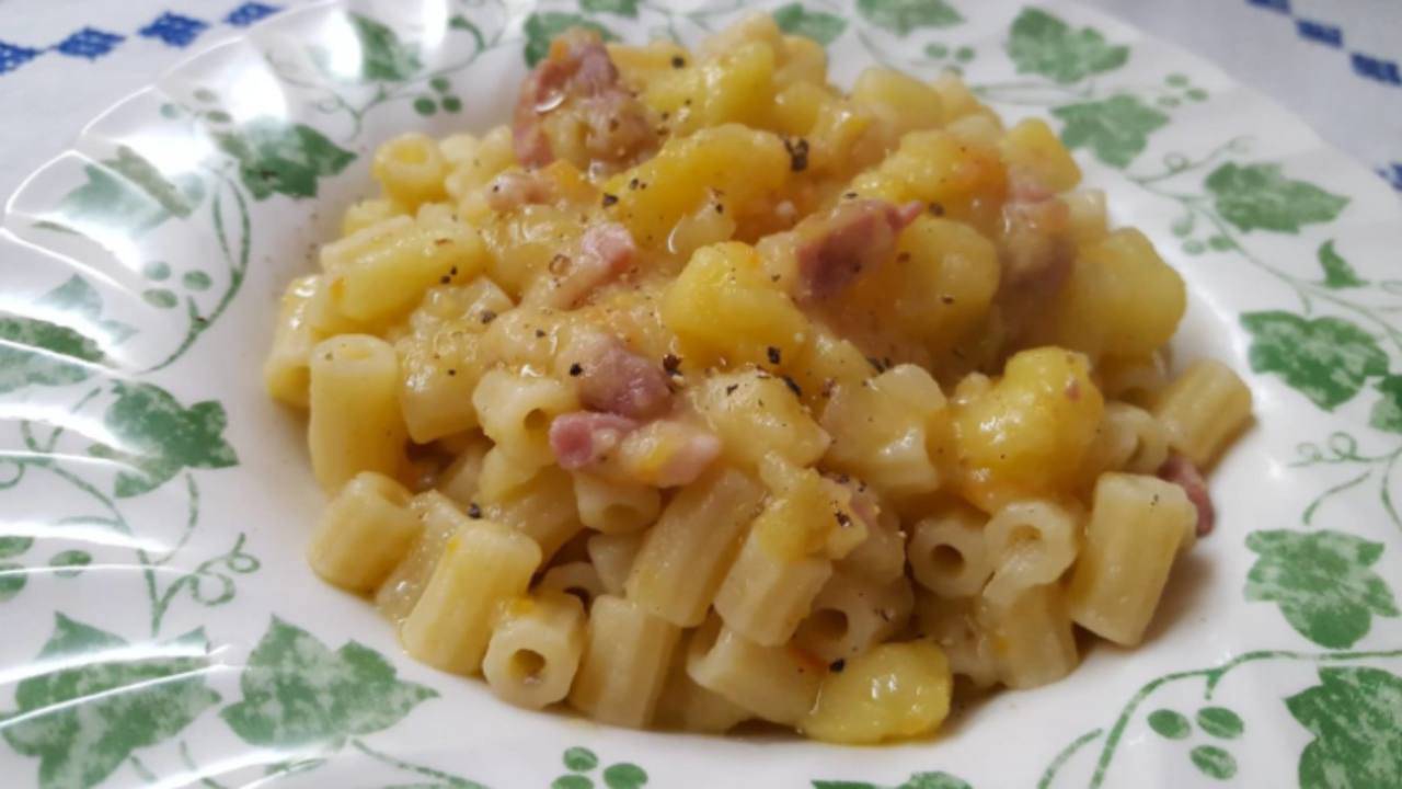 pasta crema patate pancetta ricetta