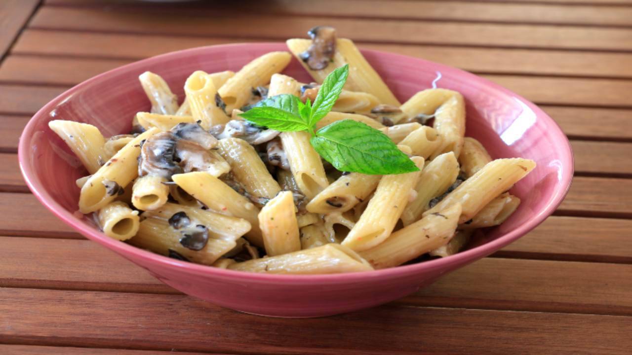 pasta salmone funghi ricetta