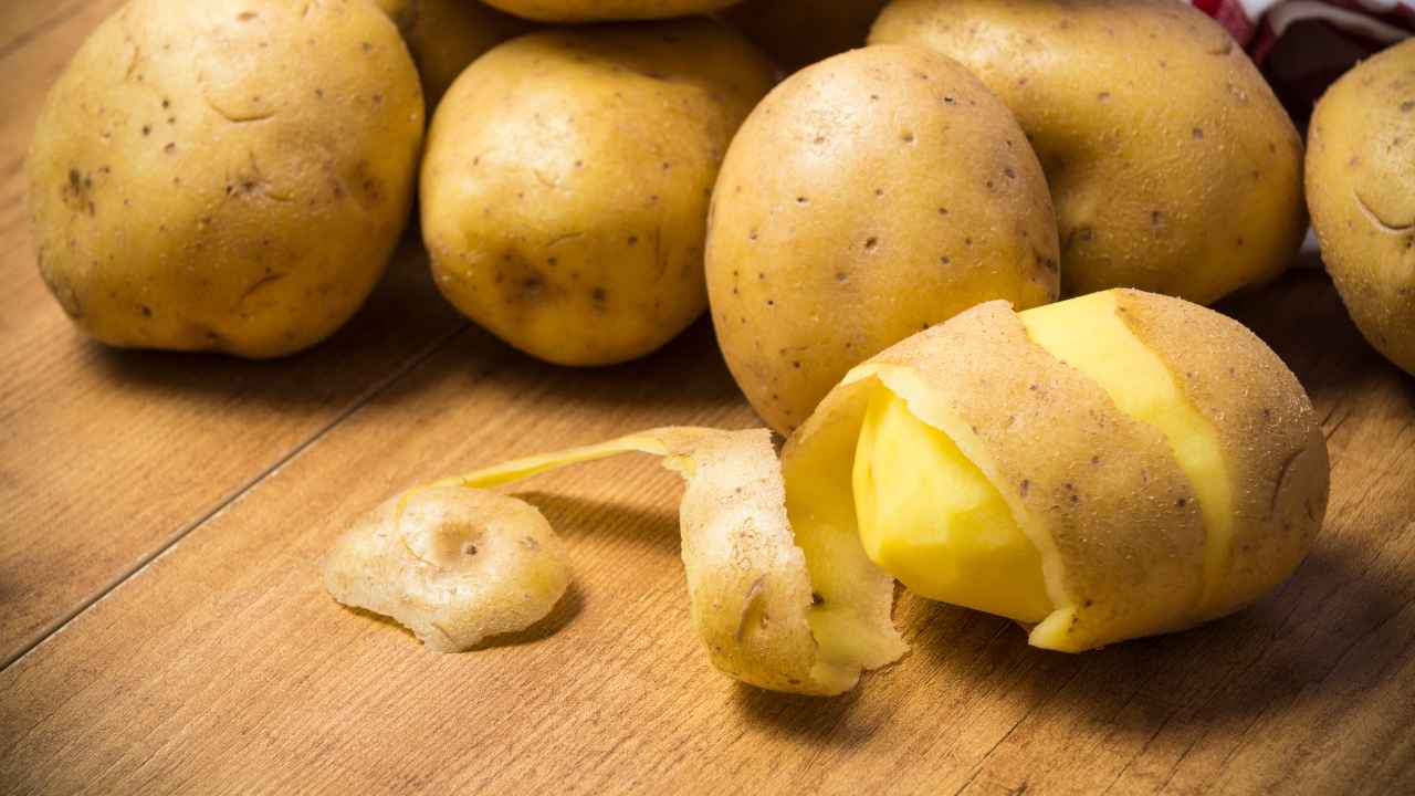 Patate come pelarle 5 secondi