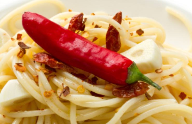 ricetta spaghetti aglio olio peperoncino